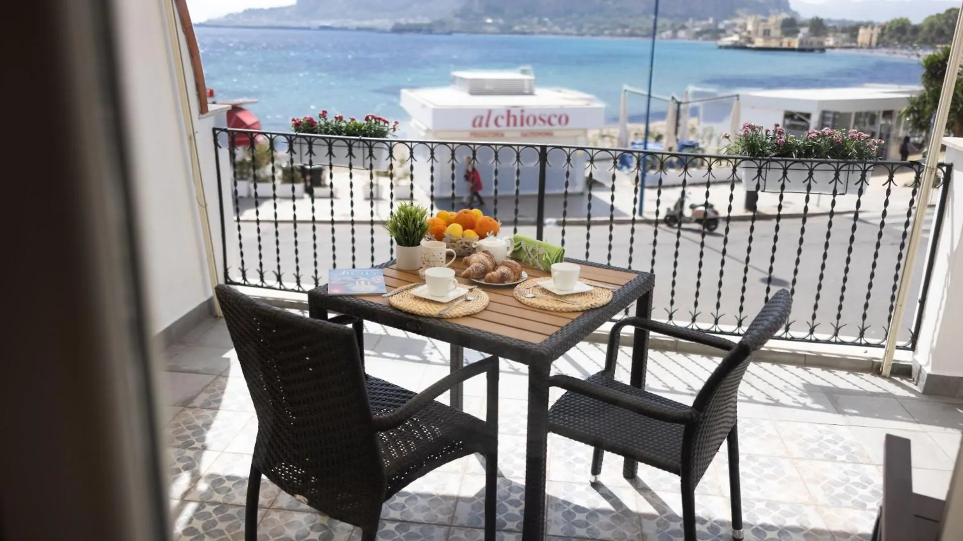 Beach Front Bliss Mondello Palermo 0*,  Italien